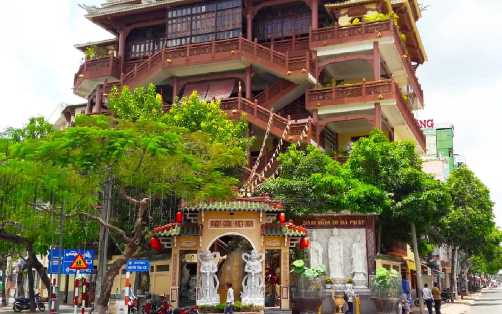 Chùa Phật học - Ngôi chùa nổi tiếng bậc nhất ở Cần Thơ